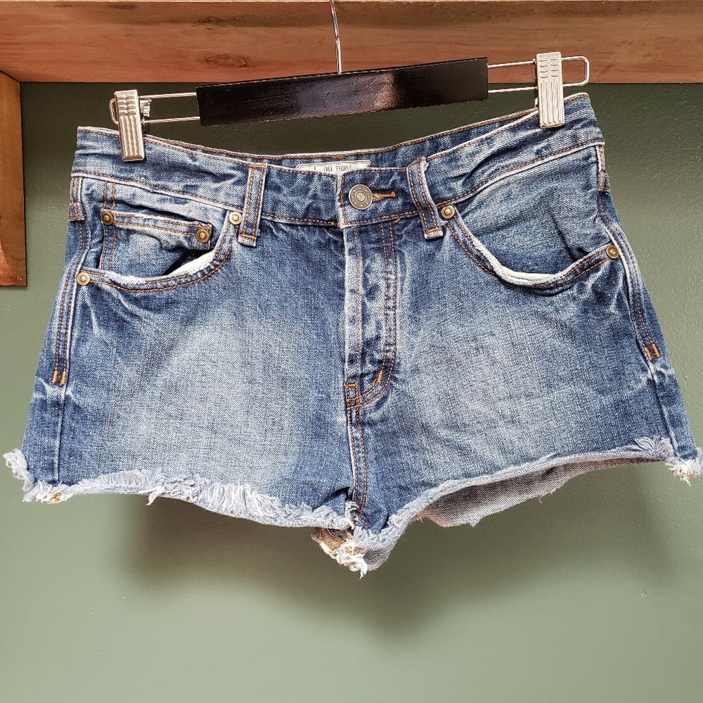 ⭐Host Pick⭐ Free People | Distressed Jean Shorts